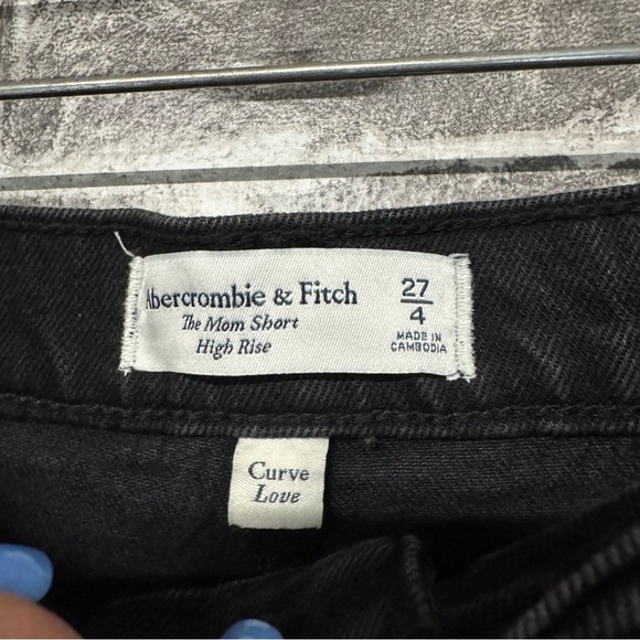NWT Abercrombie & Fitch The Mom Short High Rise black Jean cut off curve love - Picture 4 of 10